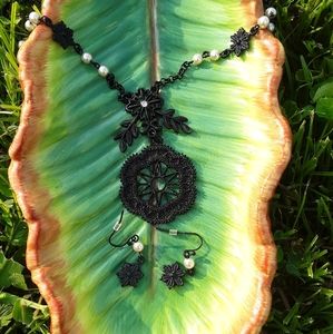 ☀️ Lia Sophia Black Floral and Pearl Necklace Set